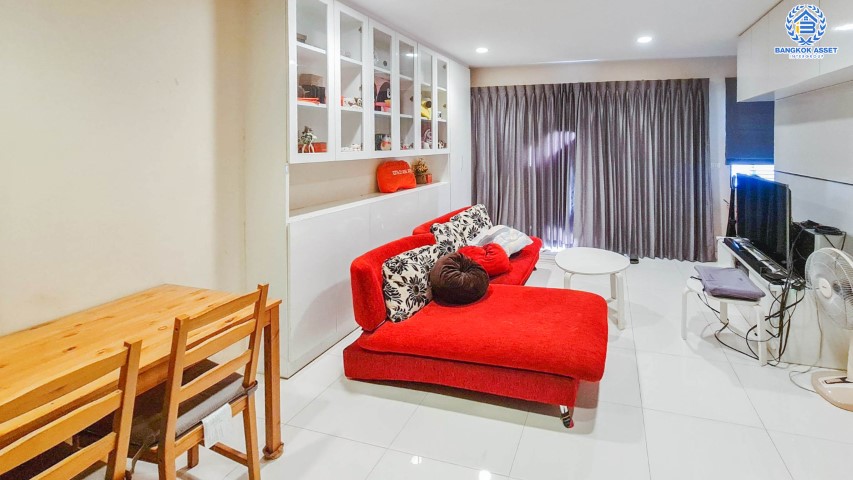 *****ทาวน์โฮมมือสองย่านนนทบุรี ม.บ้านกลางเมือง รัตนาธิเบศร์ หลังมุม เนื้อที่กว้าง 18.50 ตร.ว.  ฟังก์ชัน 3 ห้องนอน 3 ห้องน้ำ ที่จอดรถ 2 คัน แถมเฟอร์นิเจอร์บิ้วอินทั้งบ้าน! ทำเลเดินทางสะดวก เพียง 10 นาทีถึงรถไฟฟ้าสายสีม่วง "สถานีแยกนนทบุรี 1"